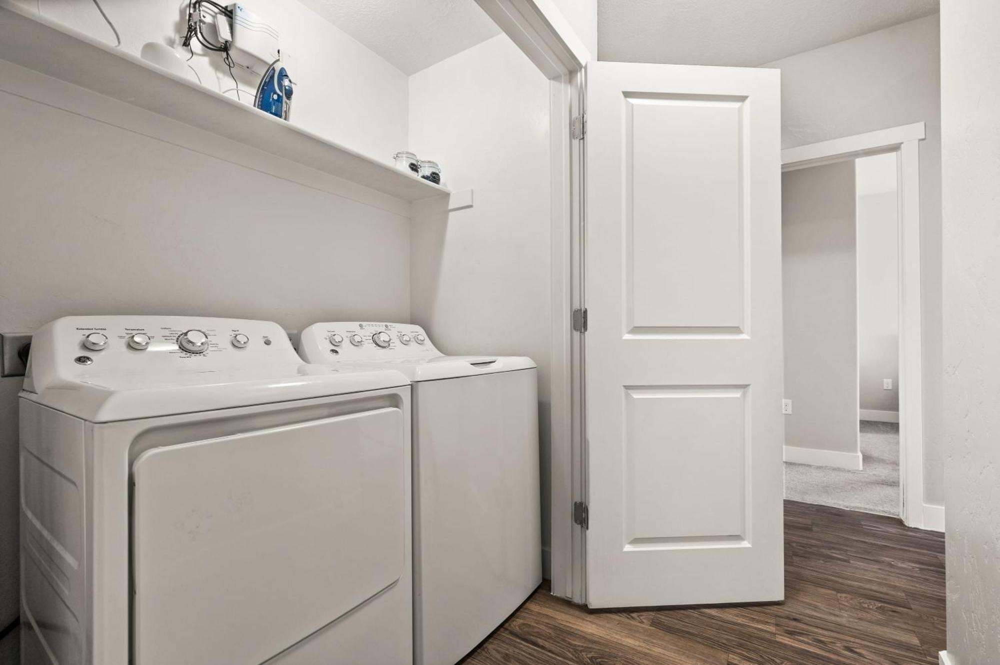 Cozy Getaway Near Center Apartment *