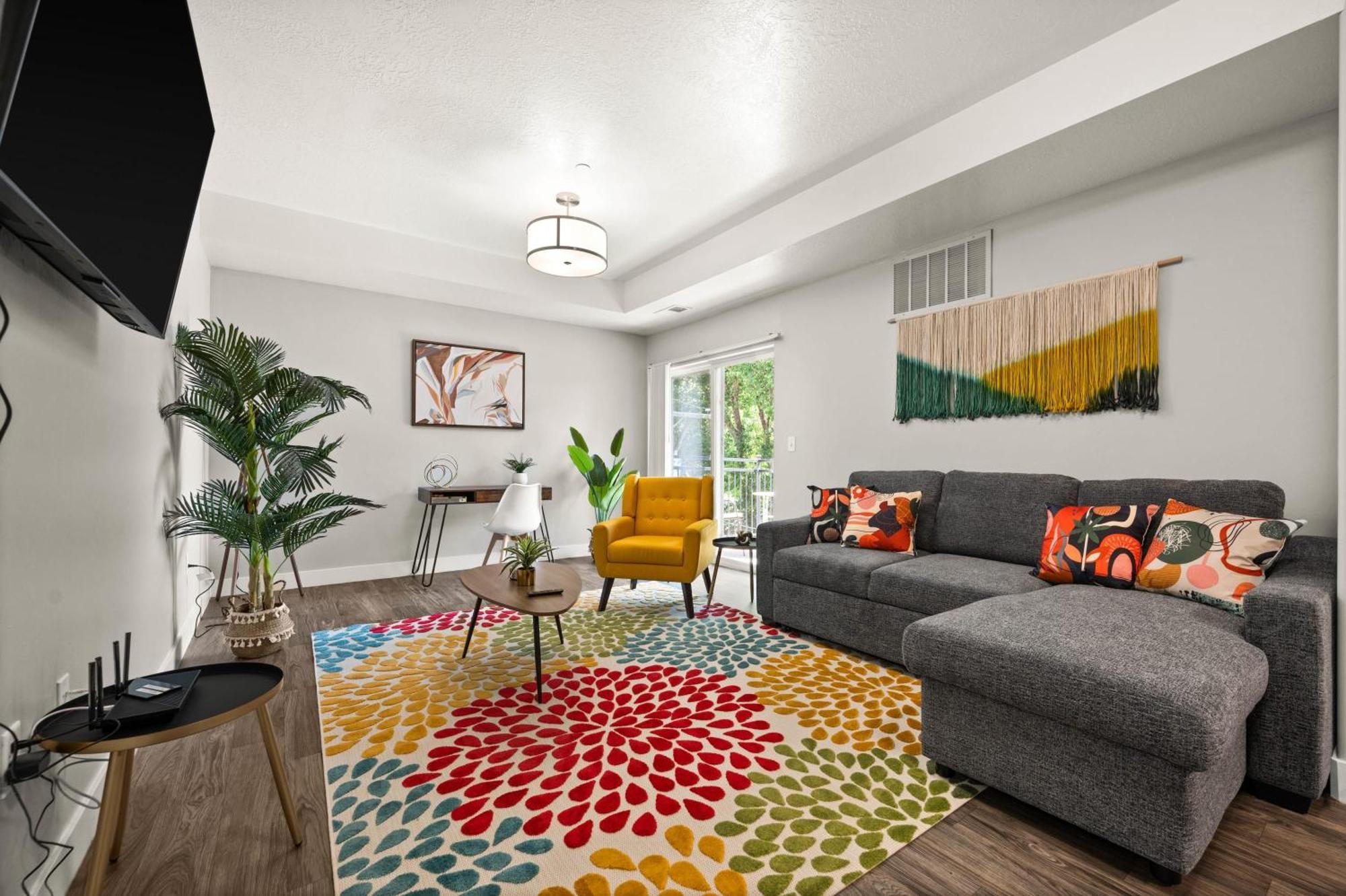 Cozy Getaway Near Center *