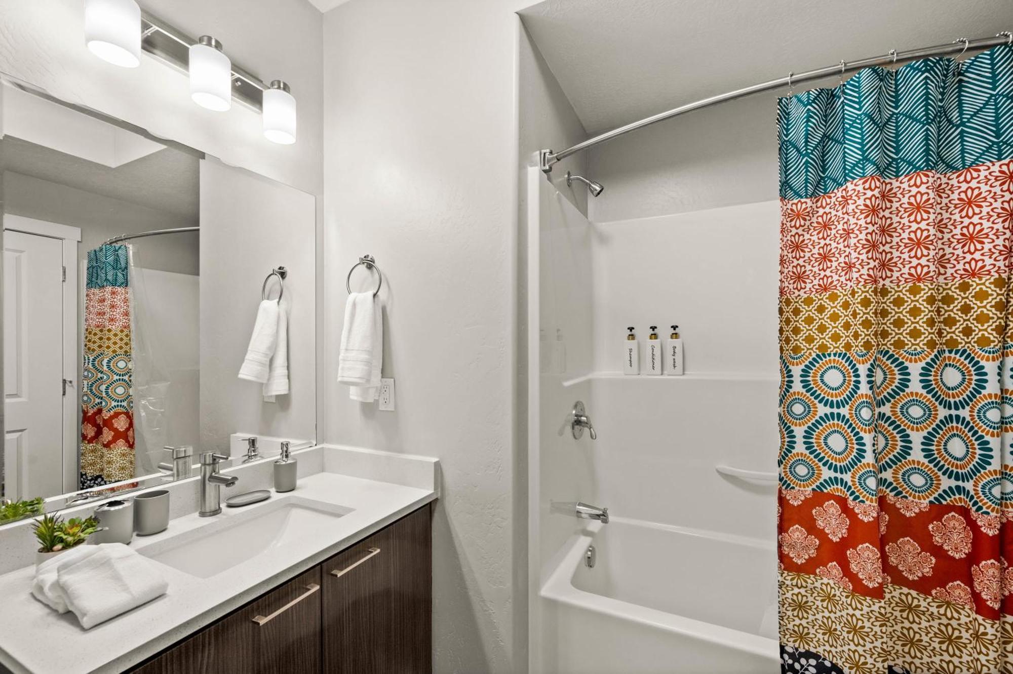 Cozy Getaway Near Center Apartment