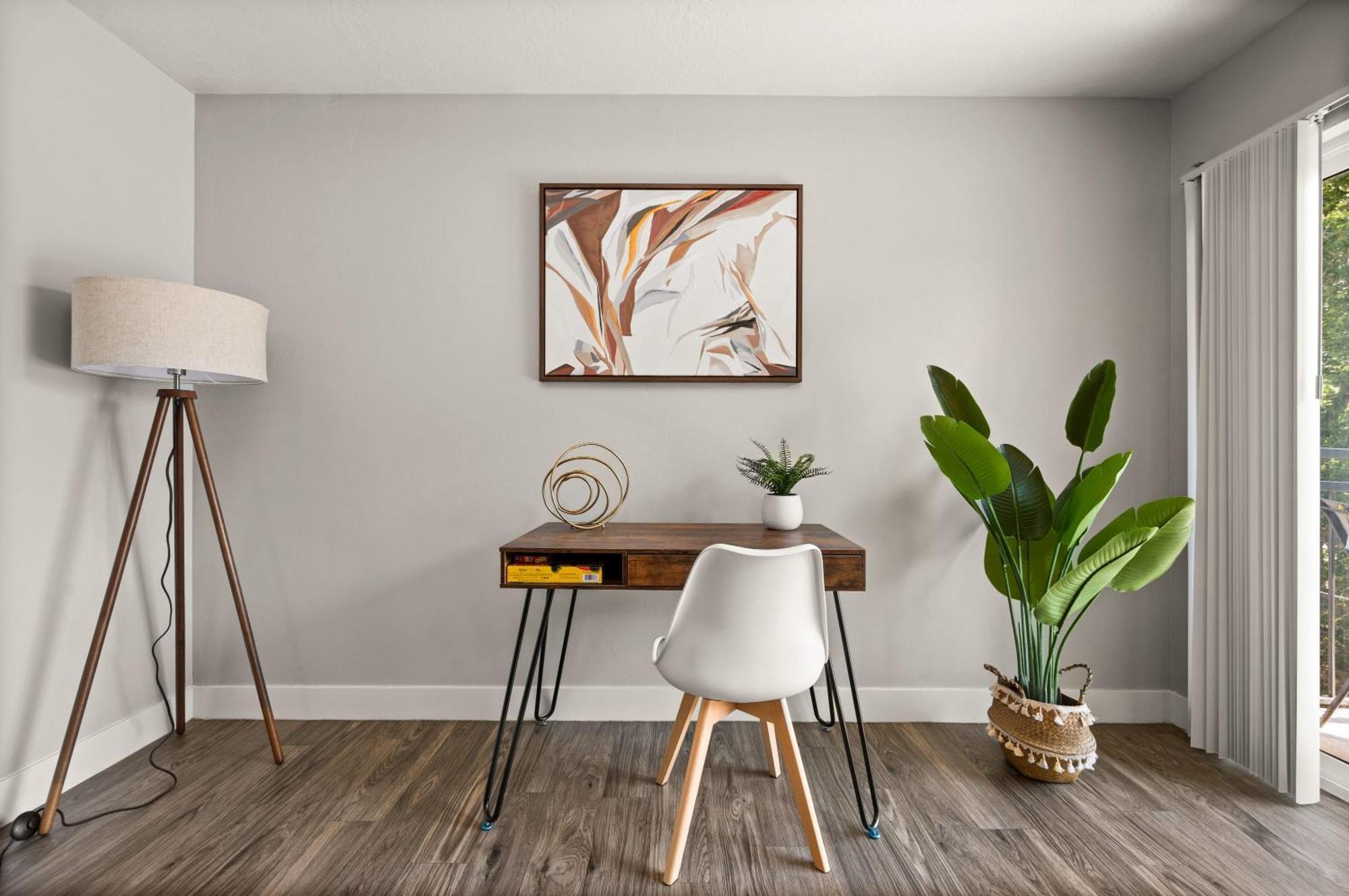 Cozy Getaway Near Center Apartment *
